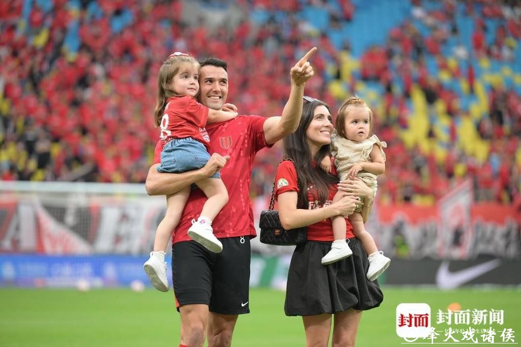 向队长告别!周定洋效力成都蓉城经典瞬间 向队长告别!周定洋效力成都蓉城经典瞬间